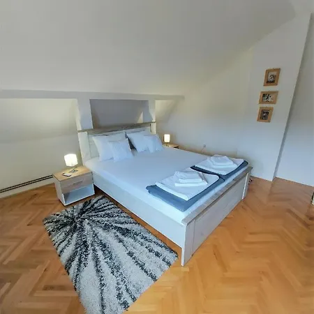 Apartment Mm *